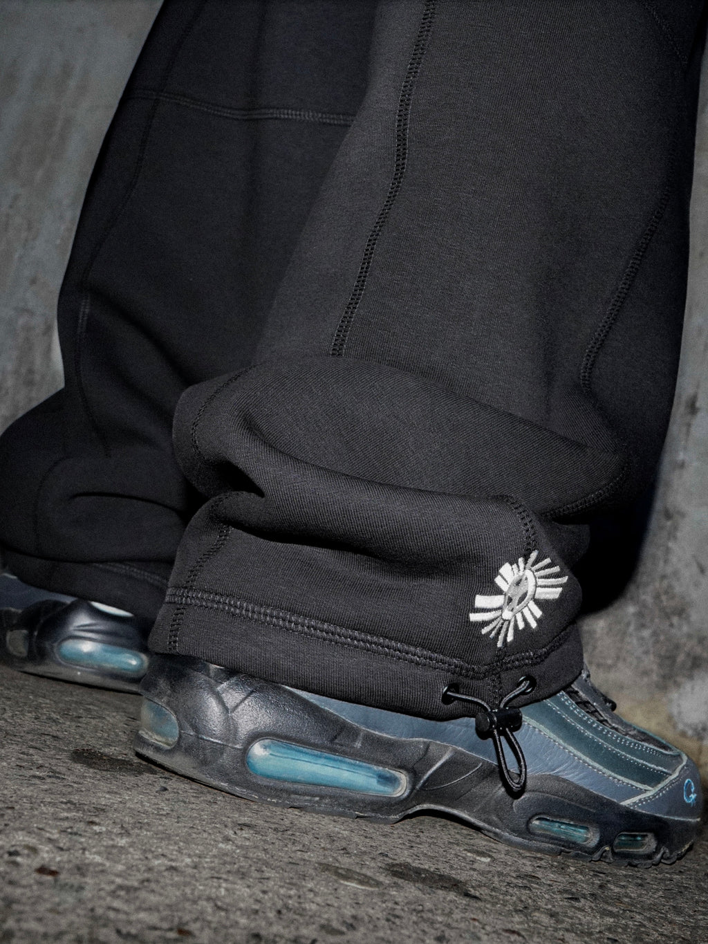 BIG DRIPPA© SWEATS [BLACK ON BLACK]